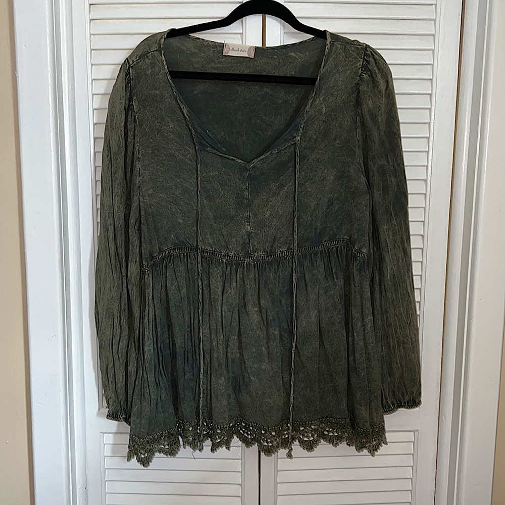 Altar’d State, Large, Green flowy, comfy shirt